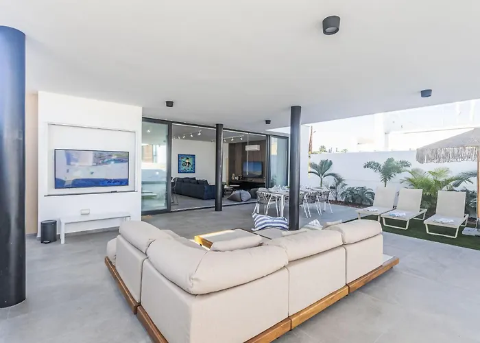 Aqua Pearl Aq18 Mit Poolheizung By Interhome *