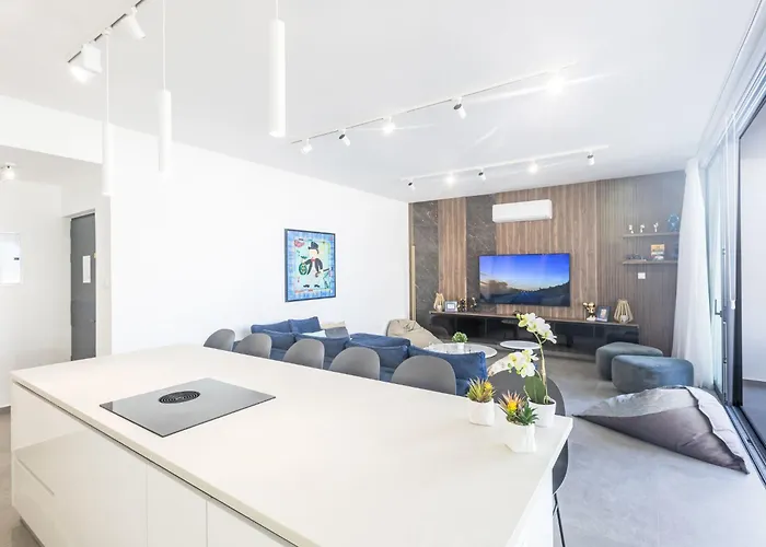 Aqua Pearl Aq18 Mit Poolheizung By Interhome * Protaras