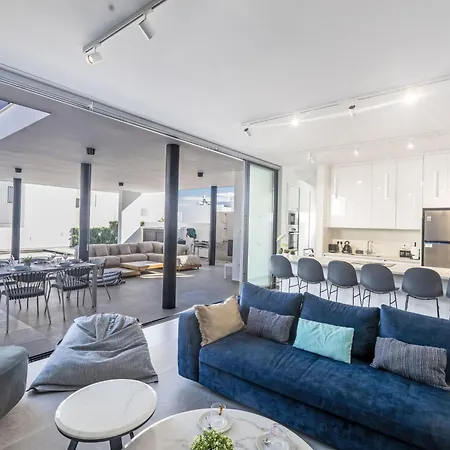 Aqua Pearl Aq18 Mit Poolheizung By Interhome Protaras