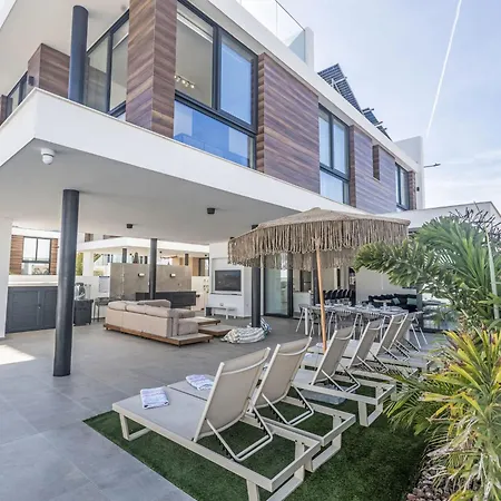 Aqua Pearl Aq18 Mit Poolheizung By Interhome * Protaras