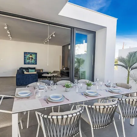 Aqua Pearl Aq18 Mit Poolheizung By Interhome Сasa de vacaciones Protaras