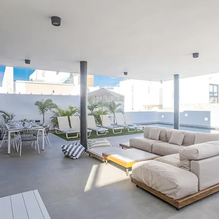 Aqua Pearl Aq18 Mit Poolheizung By Interhome * Protaras