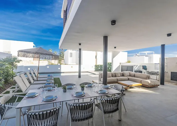 Aqua Pearl Aq18 Mit Poolheizung By Interhome Protaras