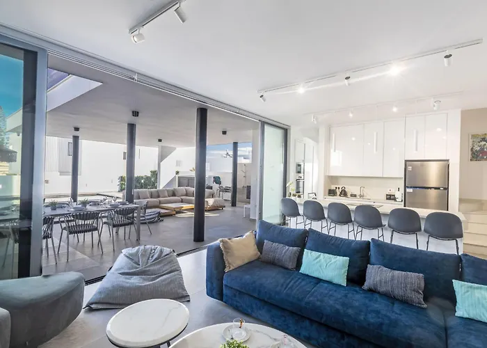 Aqua Pearl Aq18 Mit Poolheizung By Interhome Protaras