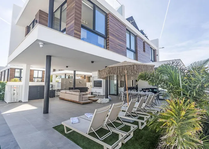 Aqua Pearl Aq18 Mit Poolheizung By Interhome * Protaras