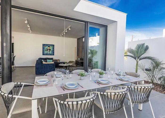 Aqua Pearl Aq18 Mit Poolheizung By Interhome Сasa de vacaciones Protaras