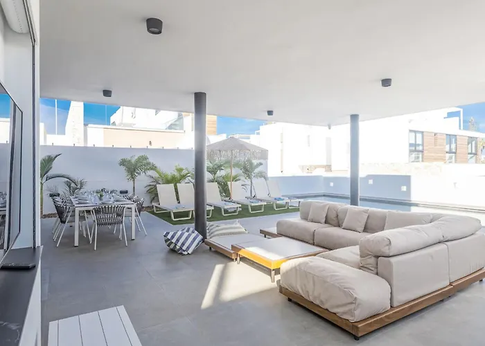 Aqua Pearl Aq18 Mit Poolheizung By Interhome * Protaras