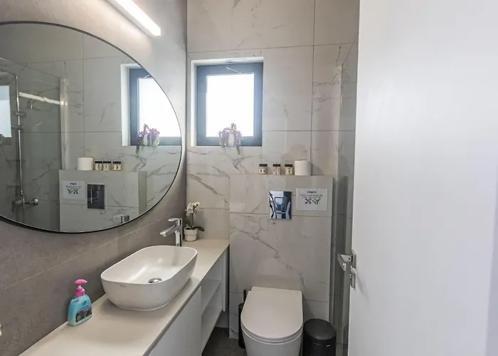 Aqua Pearl Aq18 Mit Poolheizung By Interhome * Protaras