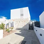 Aqua Pearl Aq18 Mit Poolheizung By Interhome